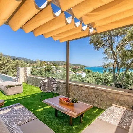 White Rock Villa Nikiana