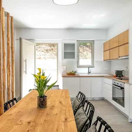 White Rock * 尼基亚娜