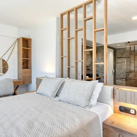 White Rock Villa Nikiana